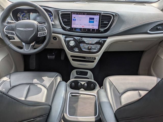 Used 2023 Chrysler Pacifica Touring-L FWD image 17