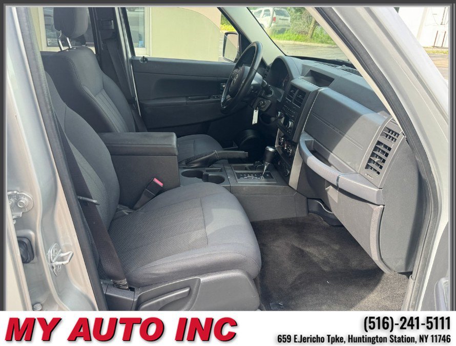 Used 2011 Jeep Liberty Sport AWD/4WD image 24