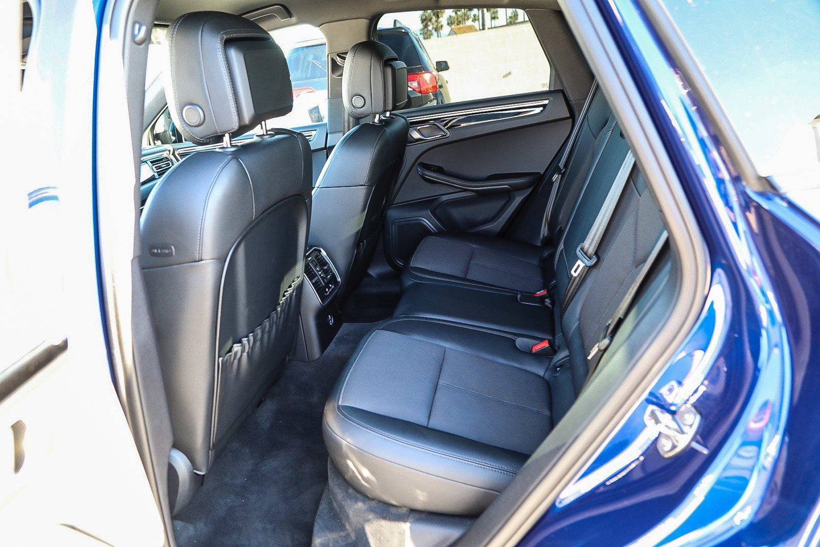 Used 2023 Porsche Macan Base image 18