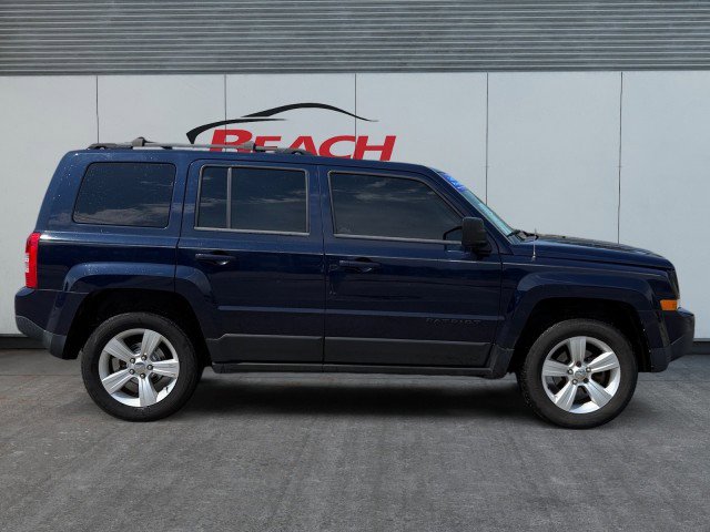 Used 2014 Jeep Patriot Latitude w/ Sun/Sound Group AWD/4WD image 7