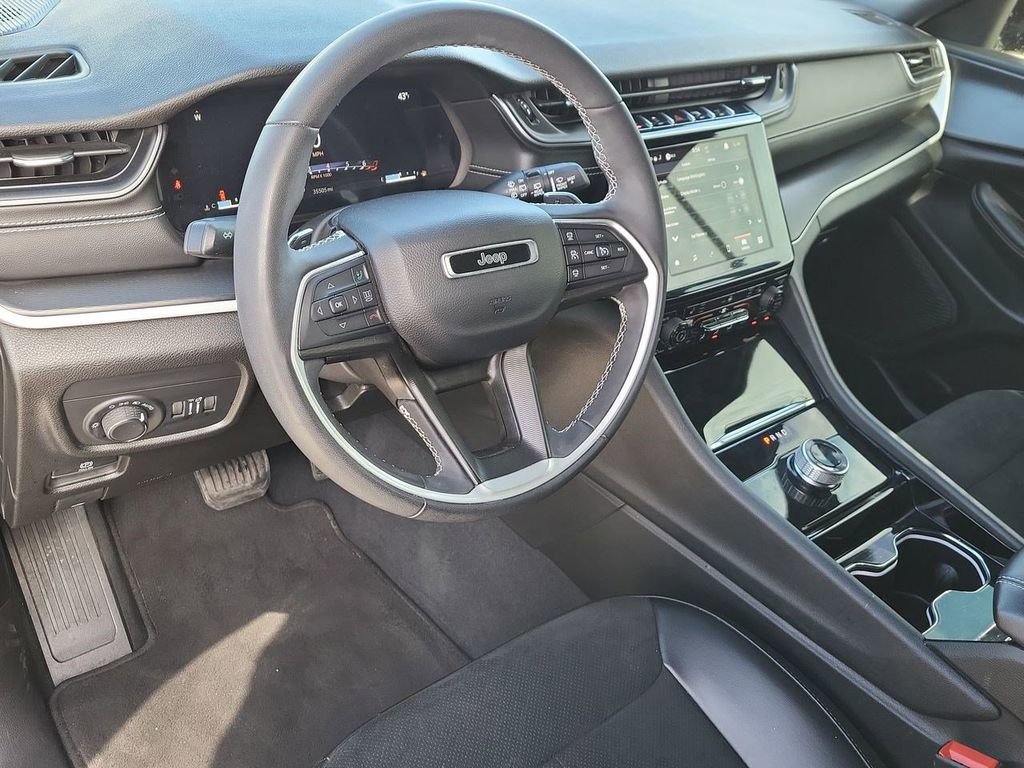 Used 2023 Jeep Grand Cherokee L Laredo AWD/4WD image 16