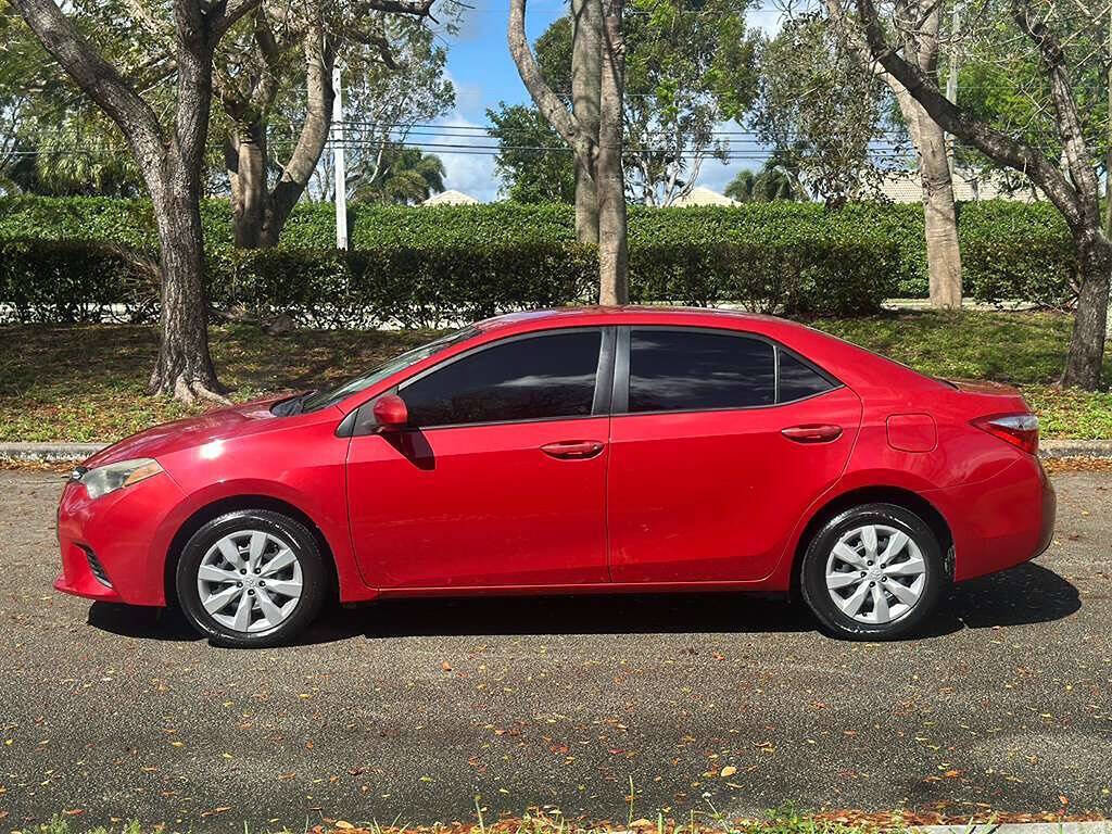 Used 2015 Toyota Corolla LE FWD image 3