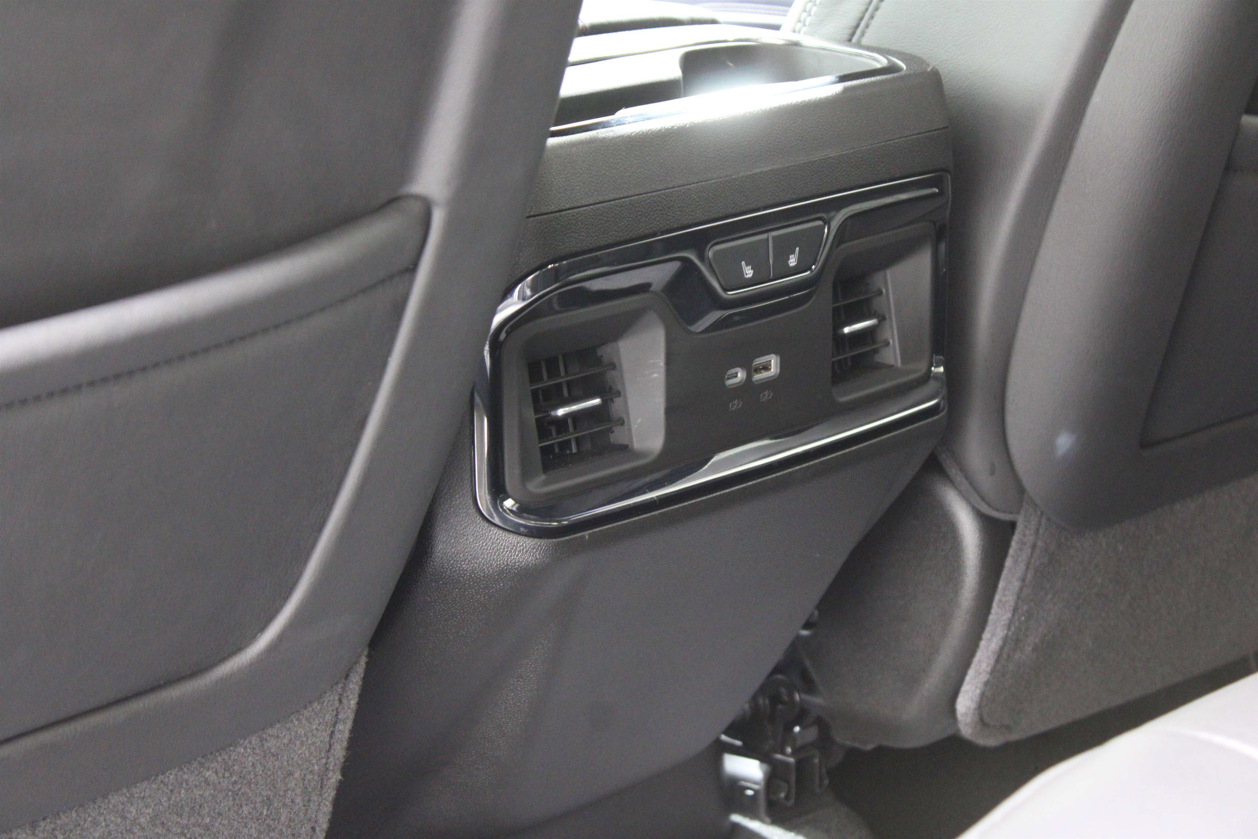 Used 2025 GMC Sierra 2500 AT4X w/ AT4X AEV Edition image 34