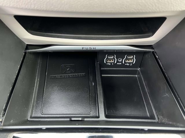 Used 2023 Chrysler Pacifica Limited image 23