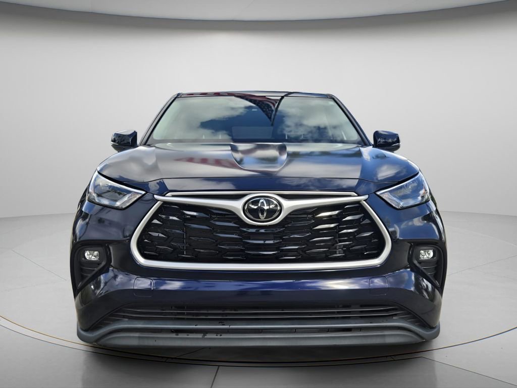 Used 2022 Toyota Highlander LE FWD image 5
