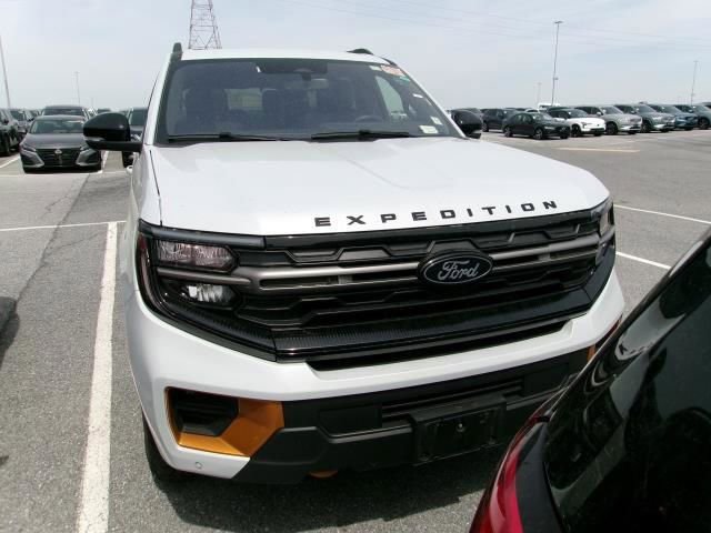 Used 2025 Ford Expedition Tremor AWD/4WD image 2