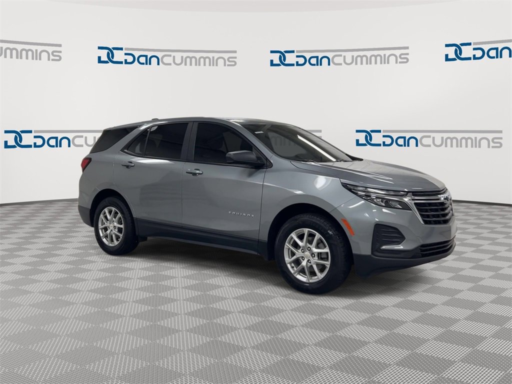 Used 2023 Chevrolet Equinox LS image 2