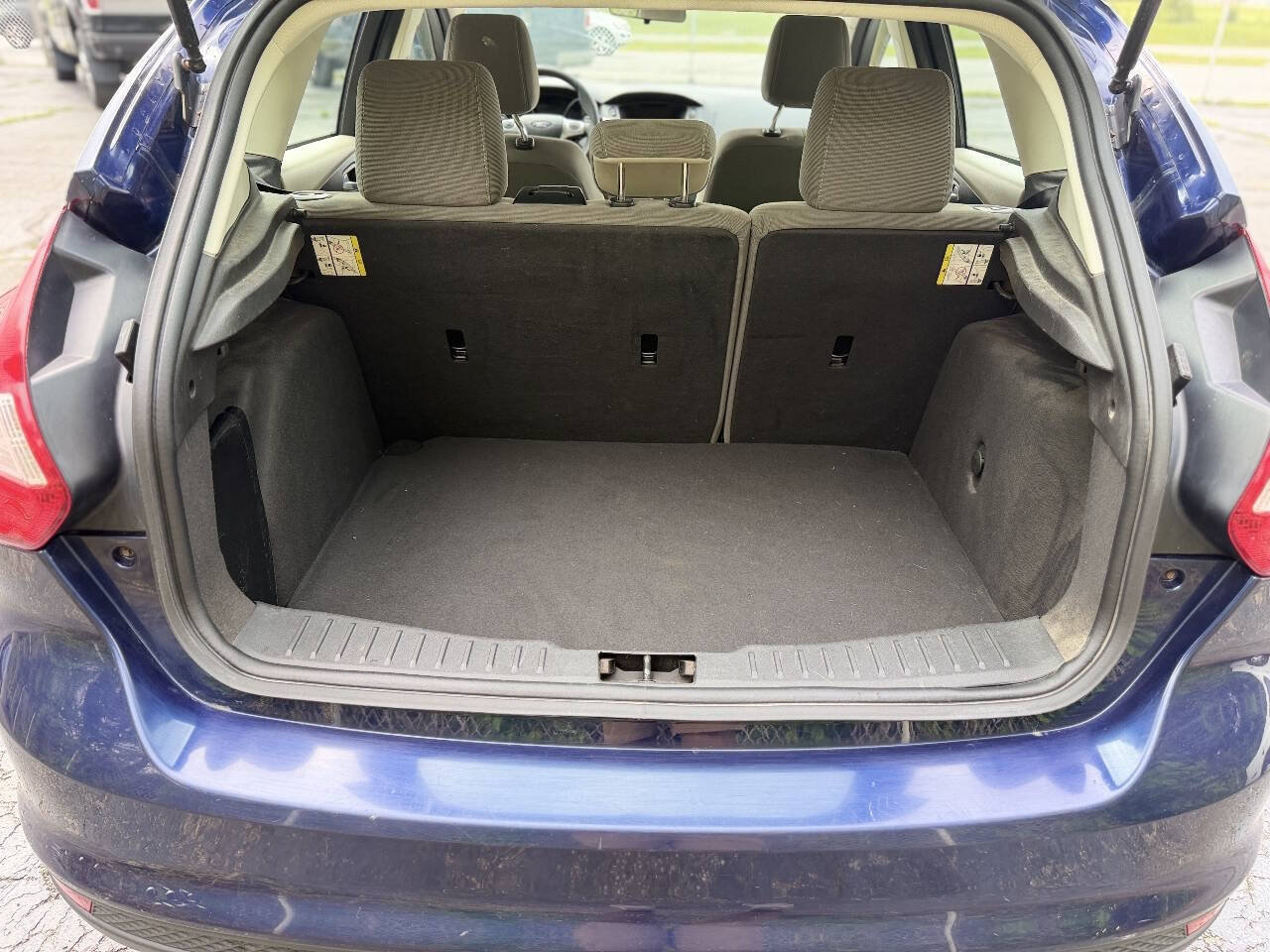 Used 2012 Ford Focus SE FWD image 11