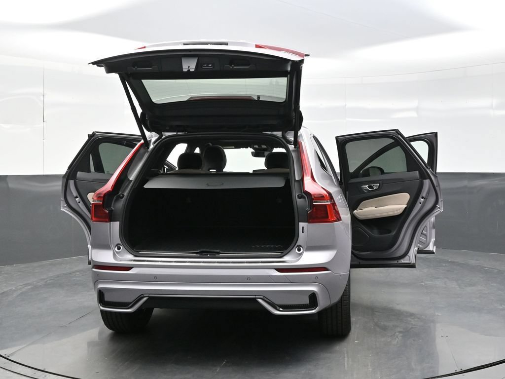 New 2026 Volvo XC60 B5 Plus w/ Climate Package PRO AWD/4WD image 43