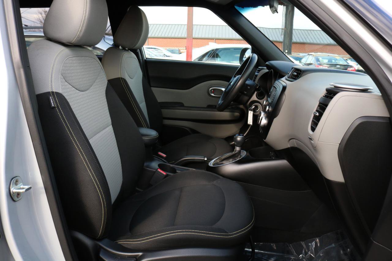 Used 2016 Kia Soul + FWD image 42