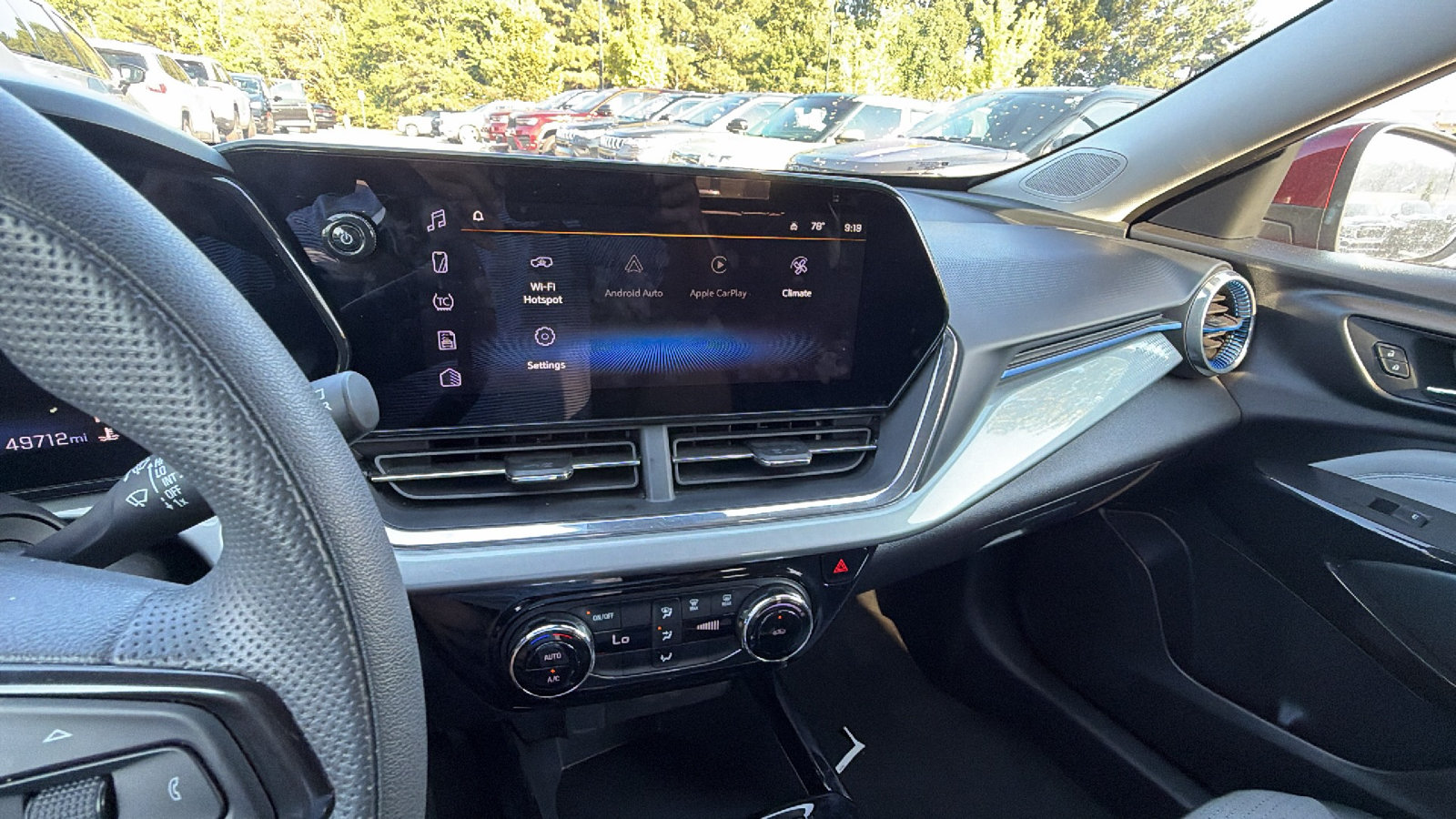 Used 2025 Chevrolet Trax LT FWD image 31