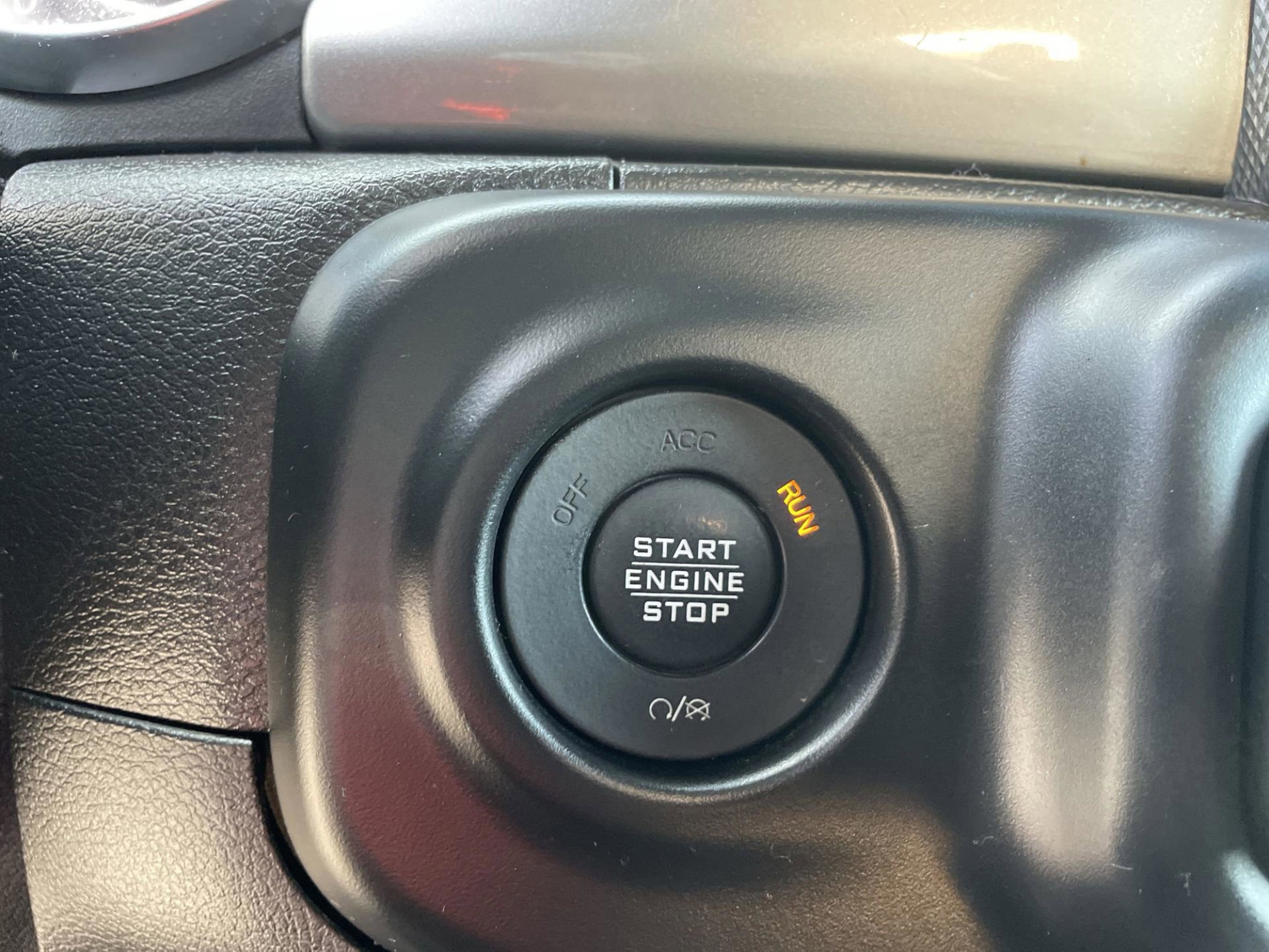 Used 2020 Jeep Gladiator Overland w/ Dual Top Group image 30