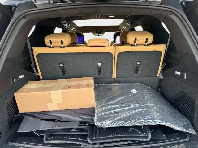 New 2026 Cadillac Escalade IQL Sport 2 w/ LPO, ONYX Package AWD/4WD image 5