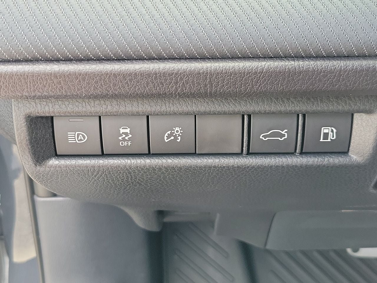 Used 2026 Toyota Camry SE FWD image 32