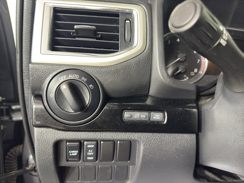 Used 2021 Nissan Titan SV w/ SV Convenience Package AWD/4WD image 17