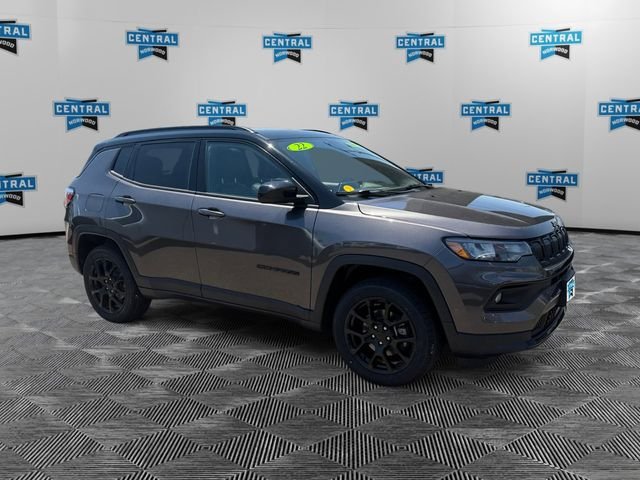 Used 2022 Jeep Compass Latitude w/ Sun and Sound Group AWD/4WD image 7