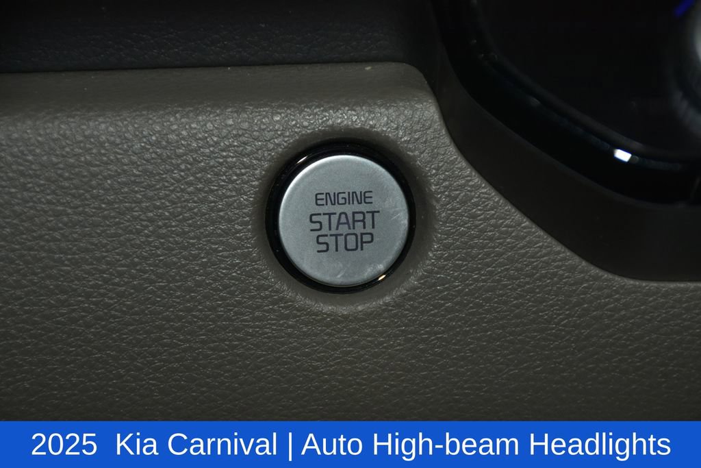 Used 2025 Kia Carnival FWD image 14