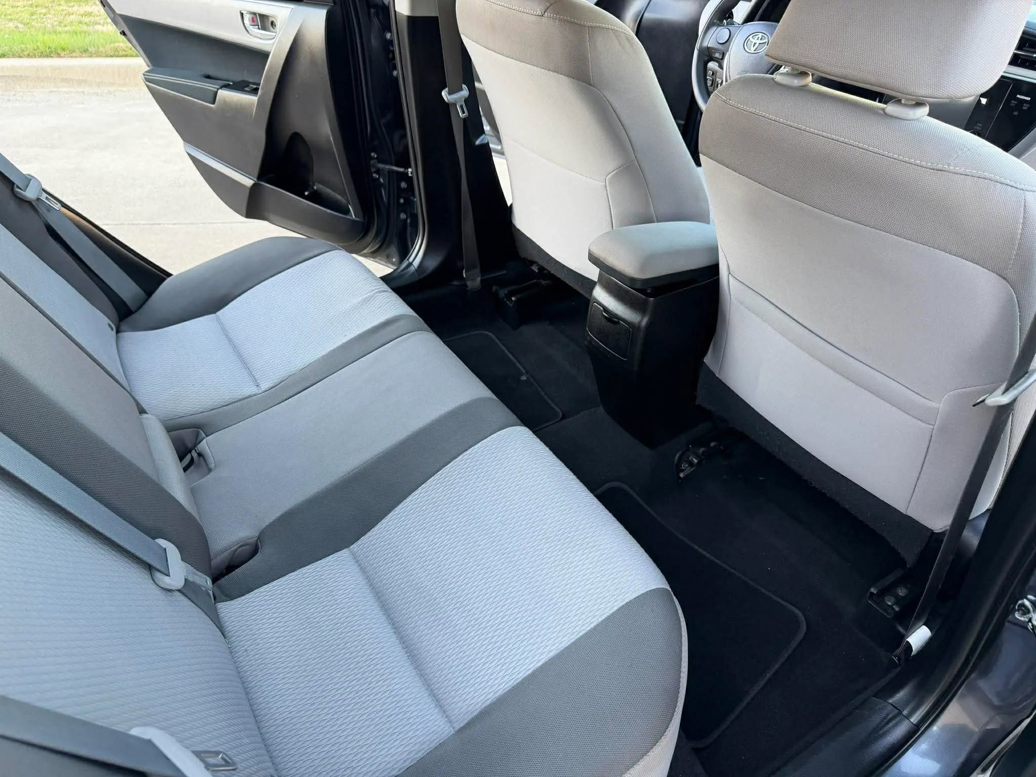 Used 2017 Toyota Corolla LE image 23