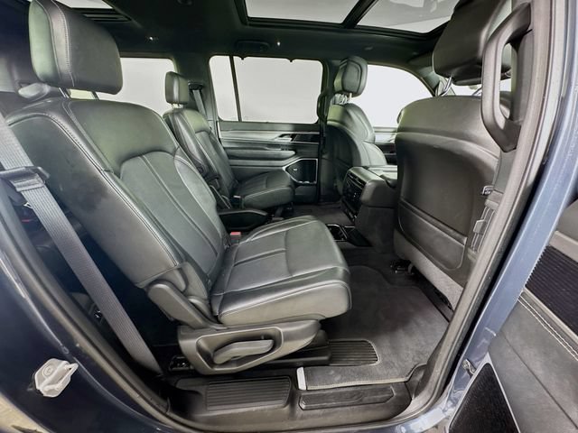 Used 2025 Jeep Wagoneer Series III w/ Premium Group I AWD/4WD image 34