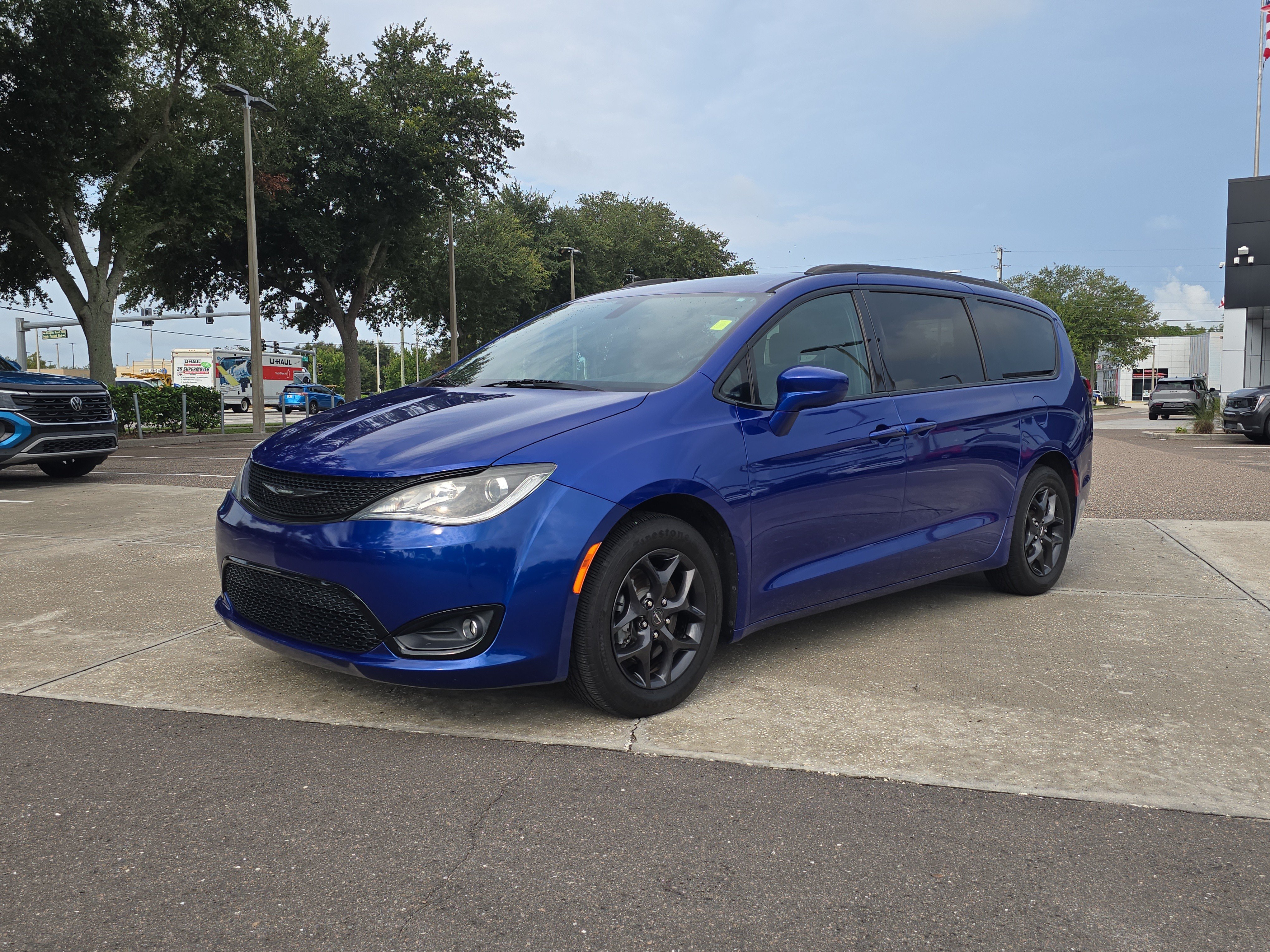 Used 2019 Chrysler Pacifica Touring-L w/ S Appearance Package FWD image 4