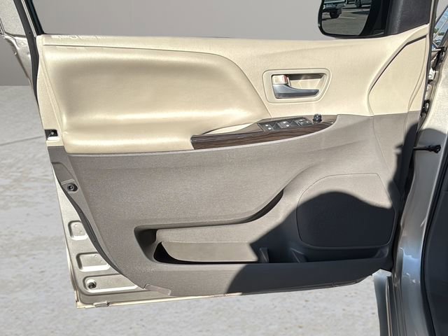Used 2015 Toyota Sienna XLE w/ XLE Navigation Package image 14