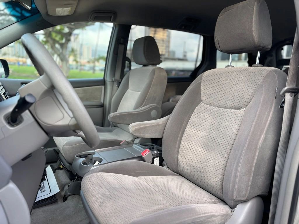 Used 2010 Toyota Sienna LE FWD image 8