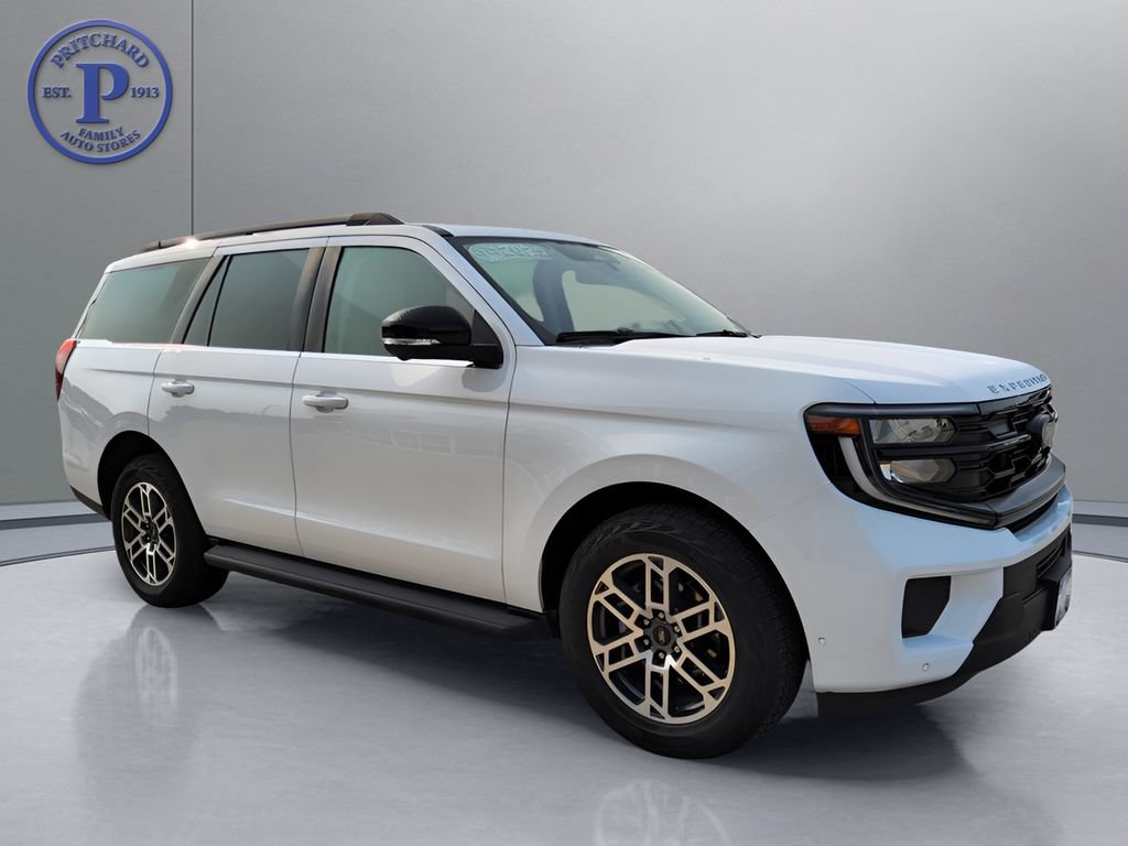 Used 2025 Ford Expedition Active AWD/4WD image 1