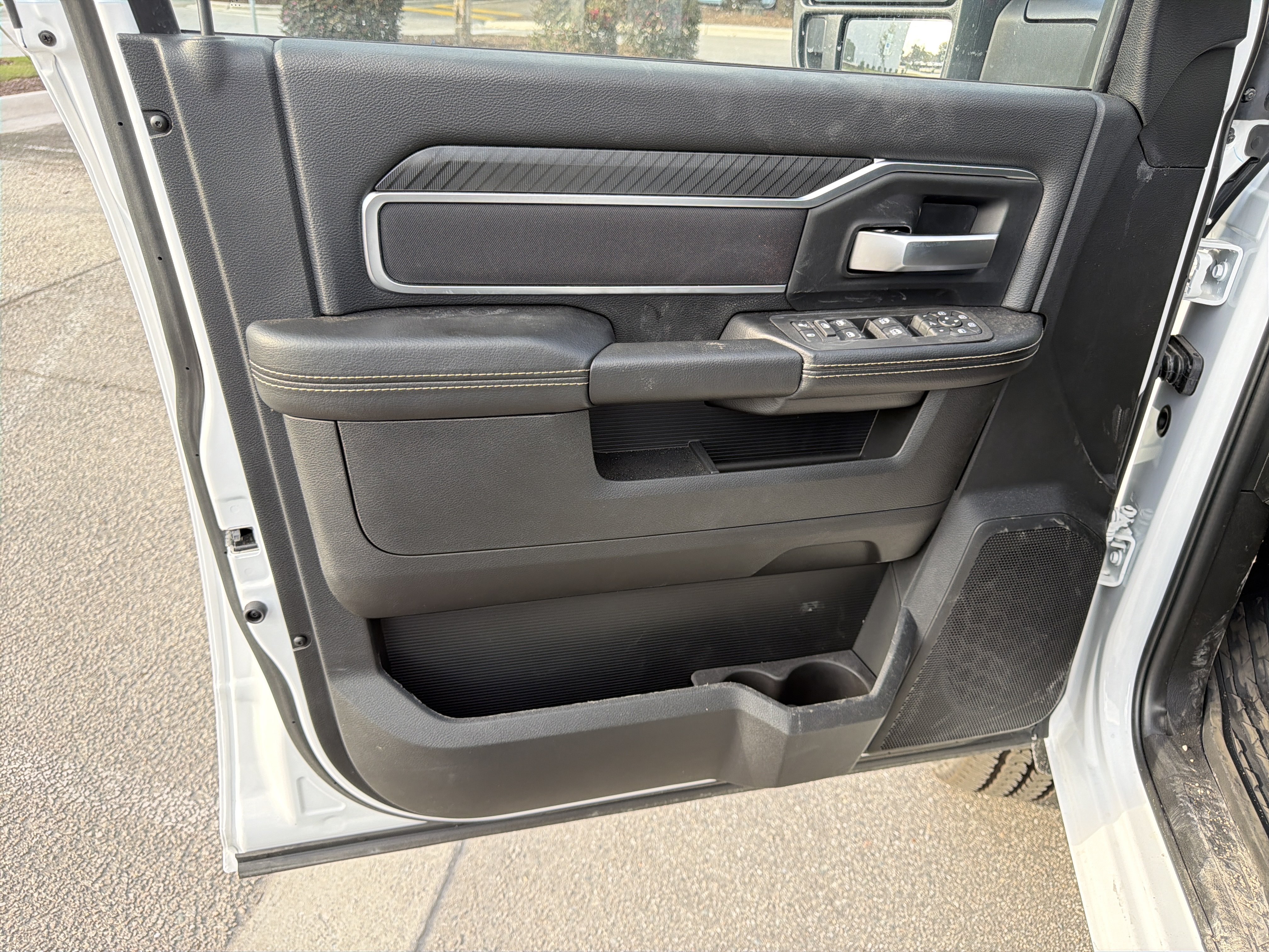 Used 2025 RAM 3500 Big Horn AWD/4WD image 12