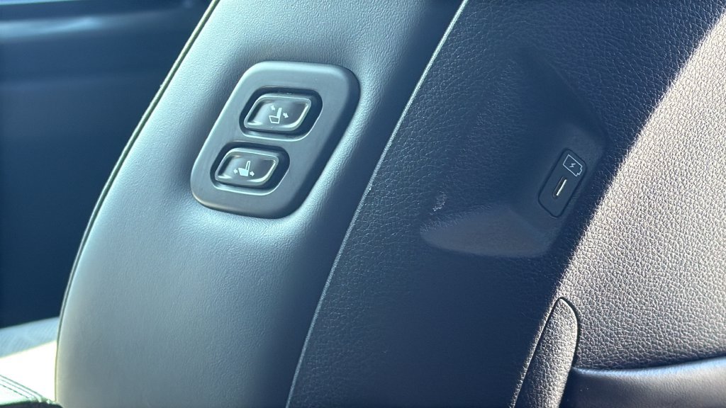 Used 2026 Kia Carnival SX w/ SX Dark Edition Package FWD image 17