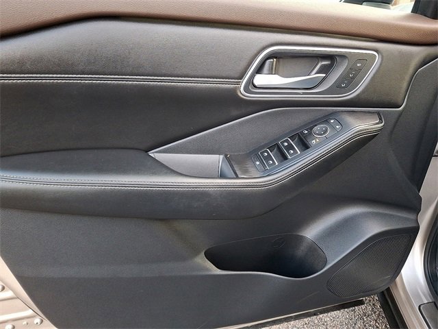 Used 2021 Nissan Rogue Platinum image 12