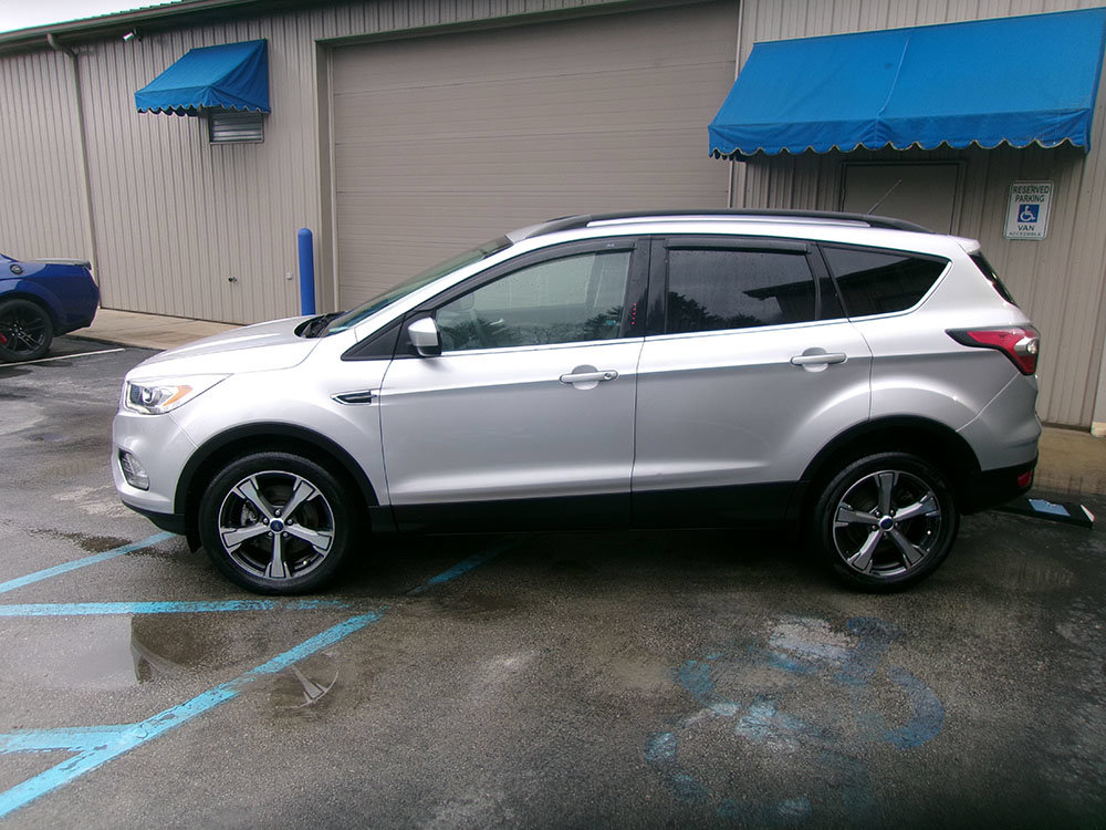 Used 2017 Ford Escape SE w/ Equipment Group 201A AWD/4WD image 3