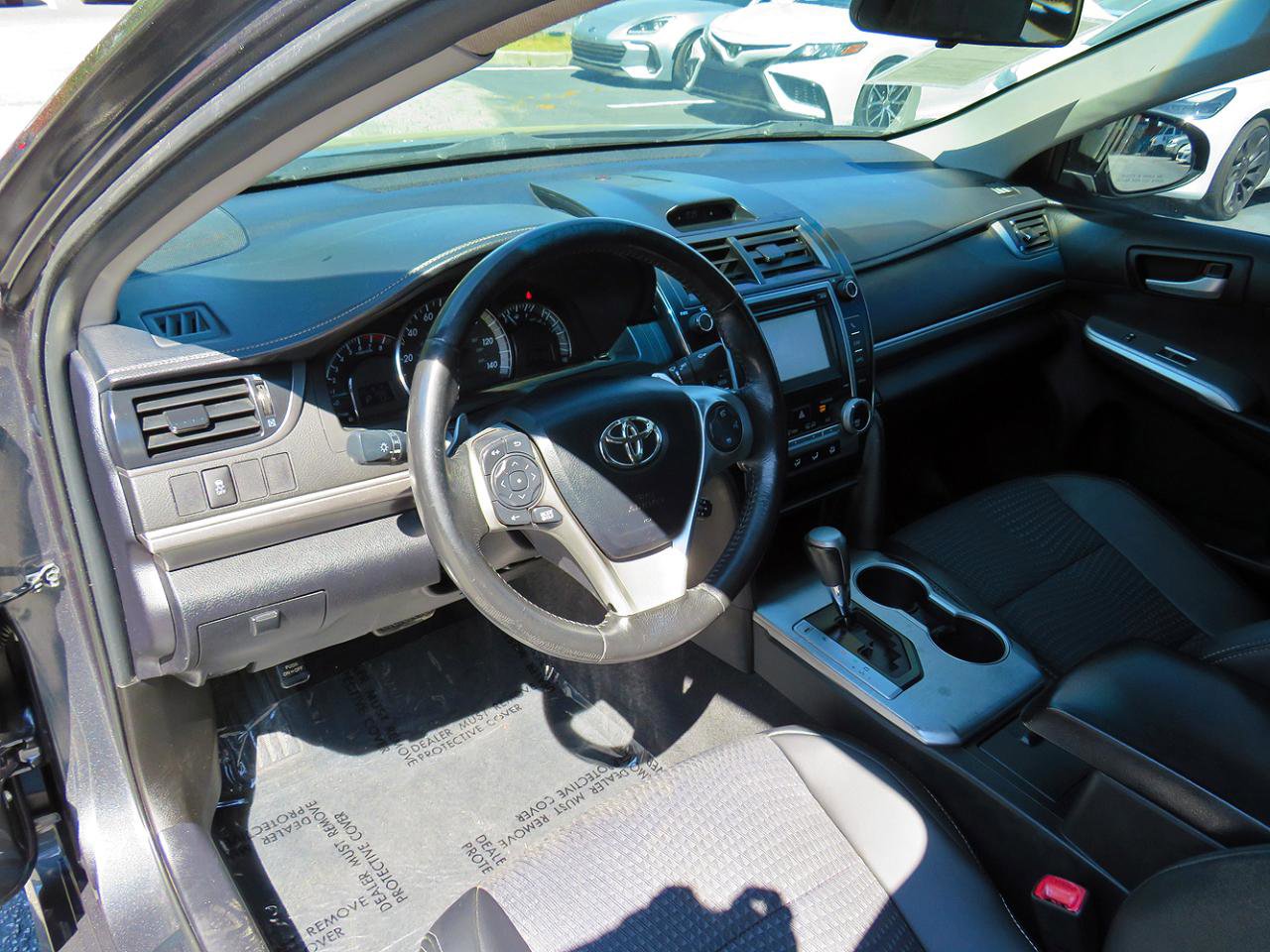 Used 2012 Toyota Camry SE FWD image 12