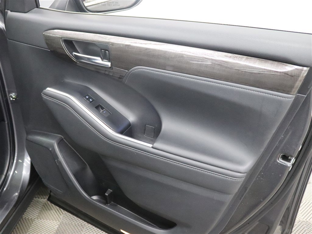 Used 2022 Toyota Highlander Platinum AWD/4WD image 33