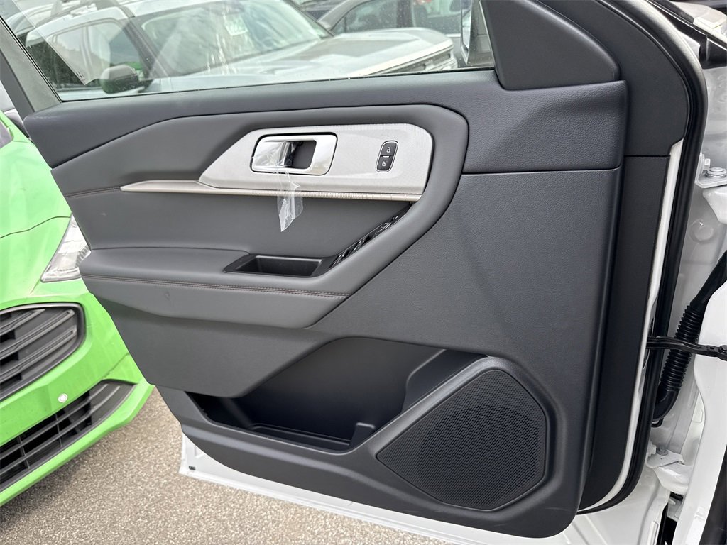 New 2025 Ford Explorer Active image 23