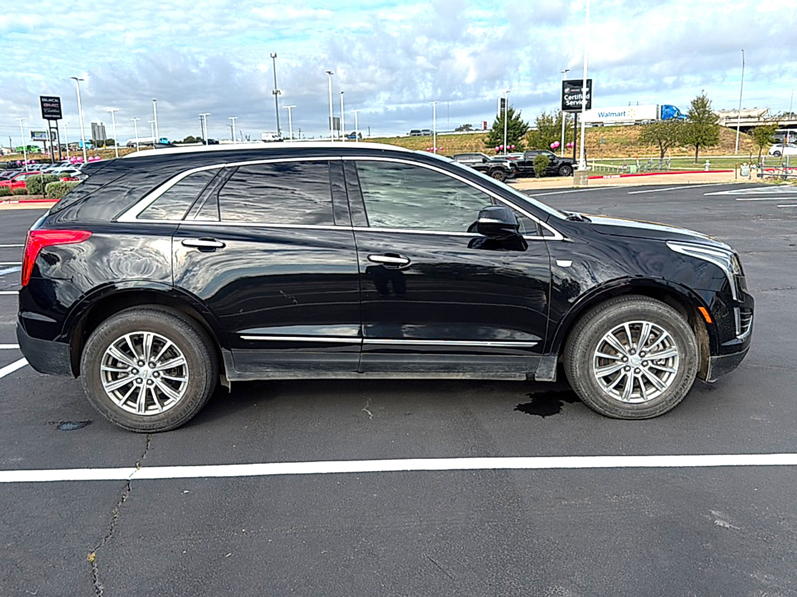 Used 2017 Cadillac XT5 Luxury w/ Driver Awareness Package FWD image 6
