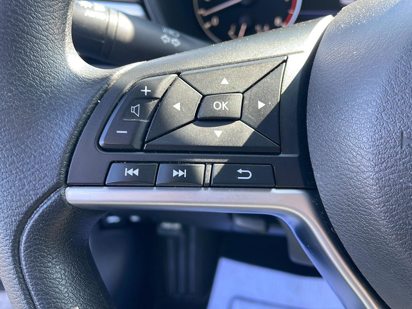 Used 2023 Nissan Altima 2.5 SV FWD image 14