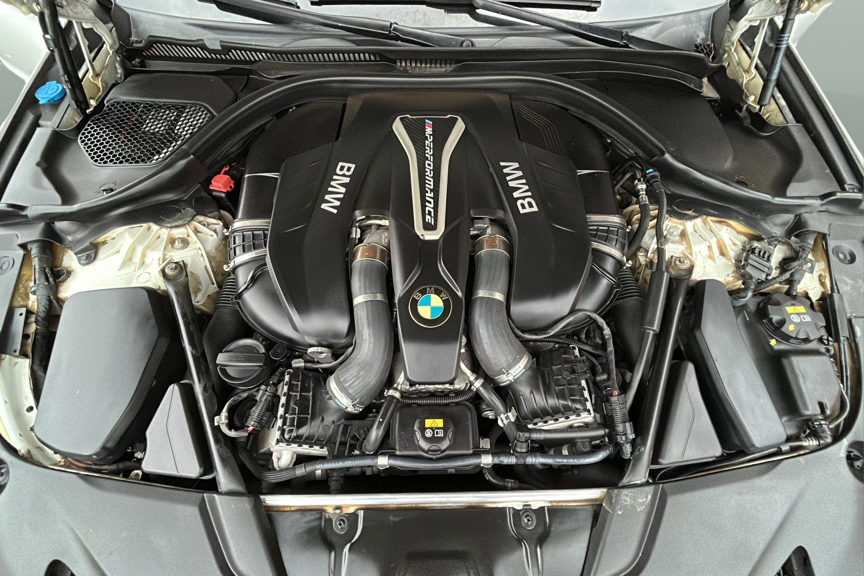 Used 2018 BMW M550i xDrive image 36