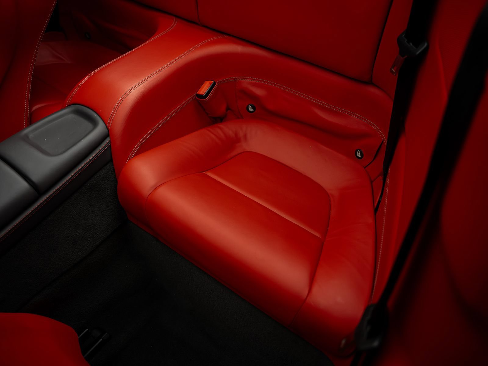 Used 2010 Ferrari California RWD image 42