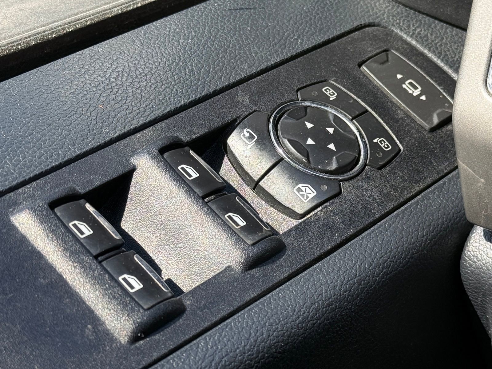 Used 2022 Ford F350 Lariat w/ Black Appearance Package AWD/4WD image 32