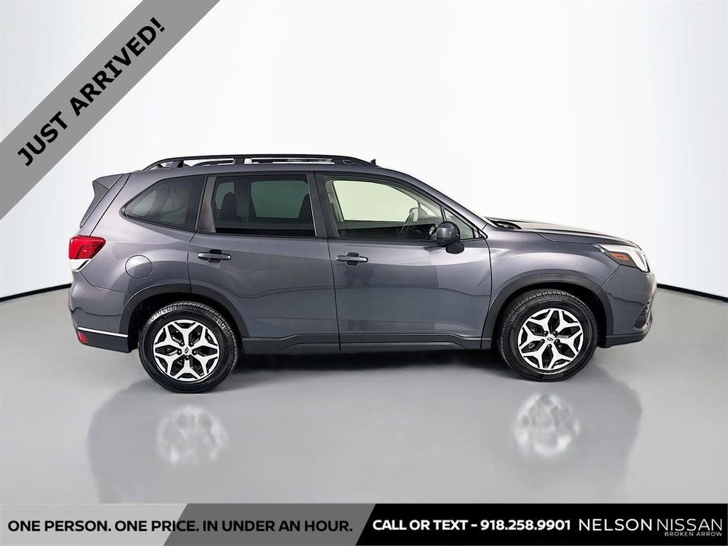 Used 2023 Subaru Forester Premium image 4