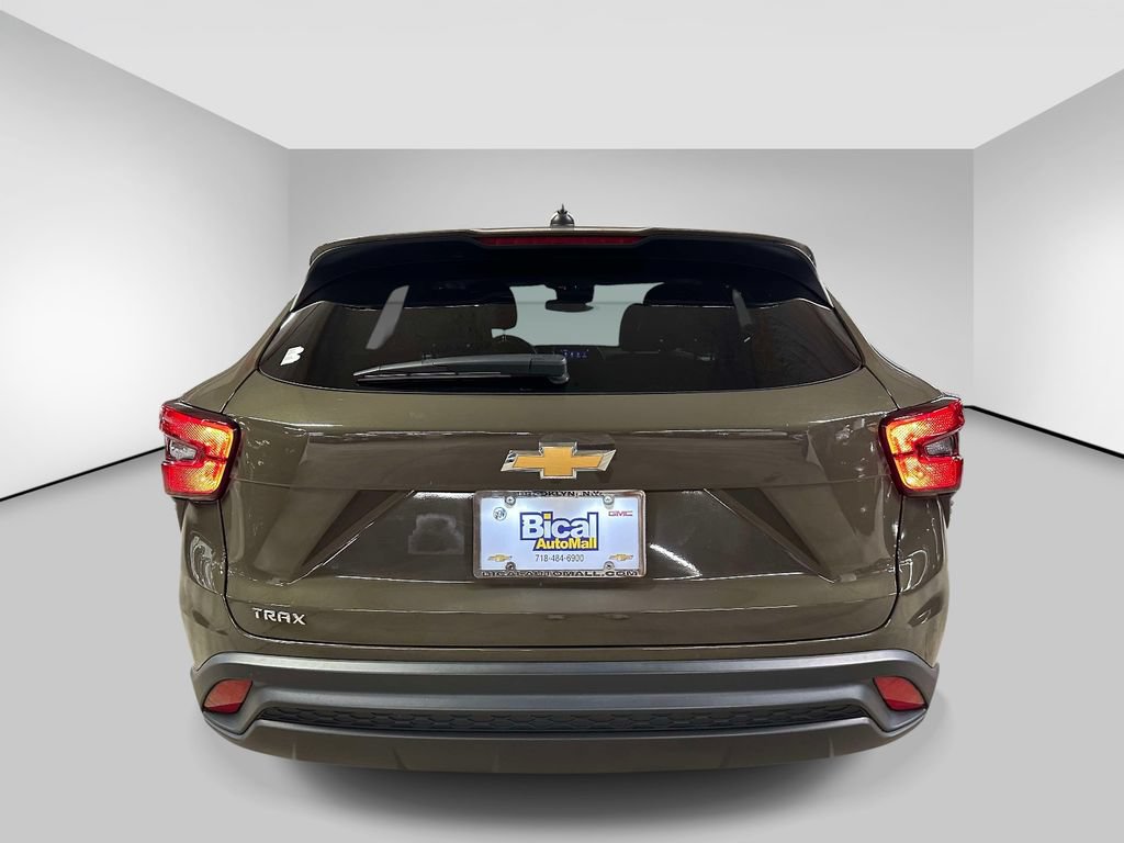 Certified 2024 Chevrolet Trax LS w/ LS Convenience Package FWD image 4