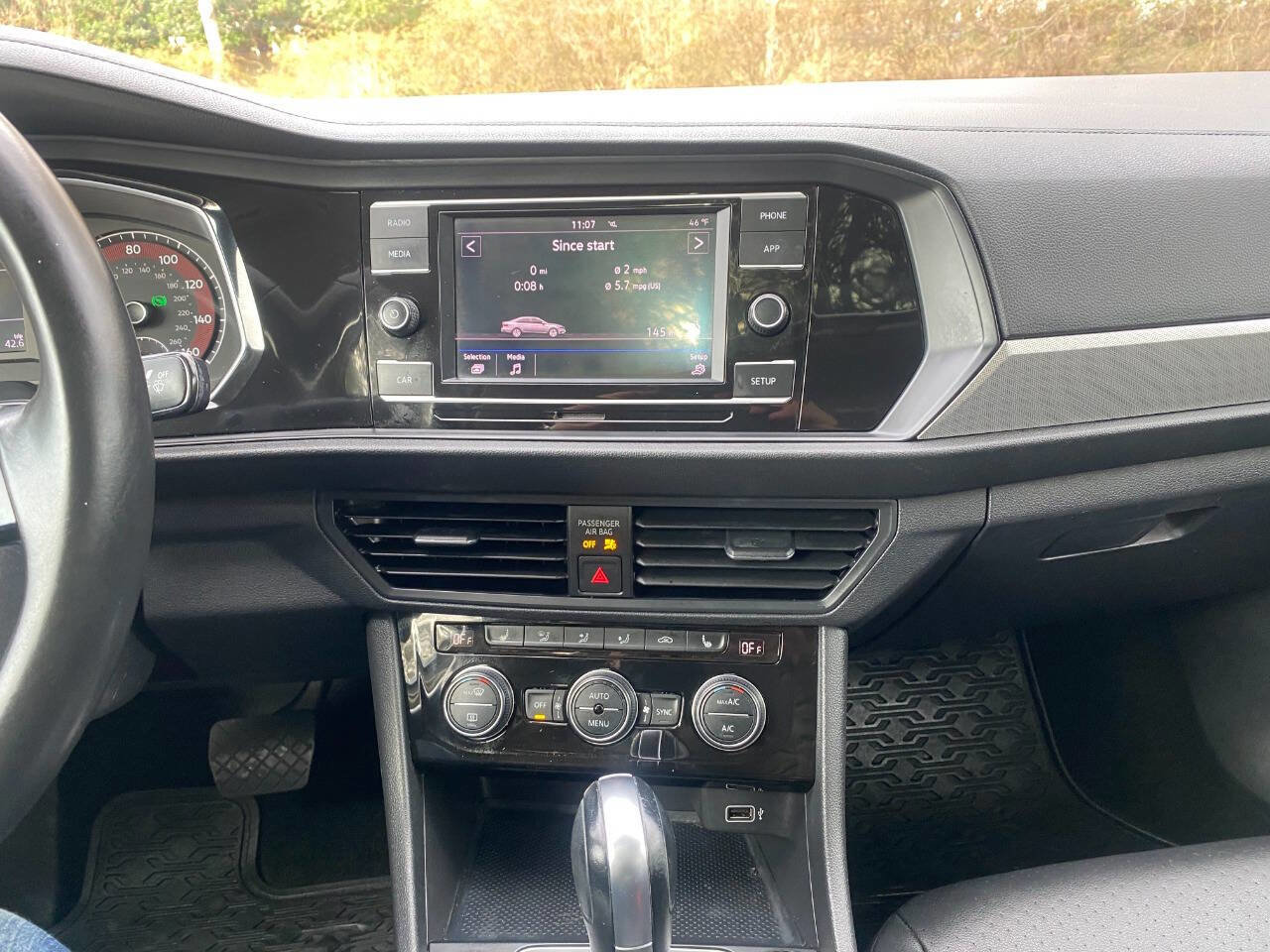 Used 2019 Volkswagen Jetta SE image 26