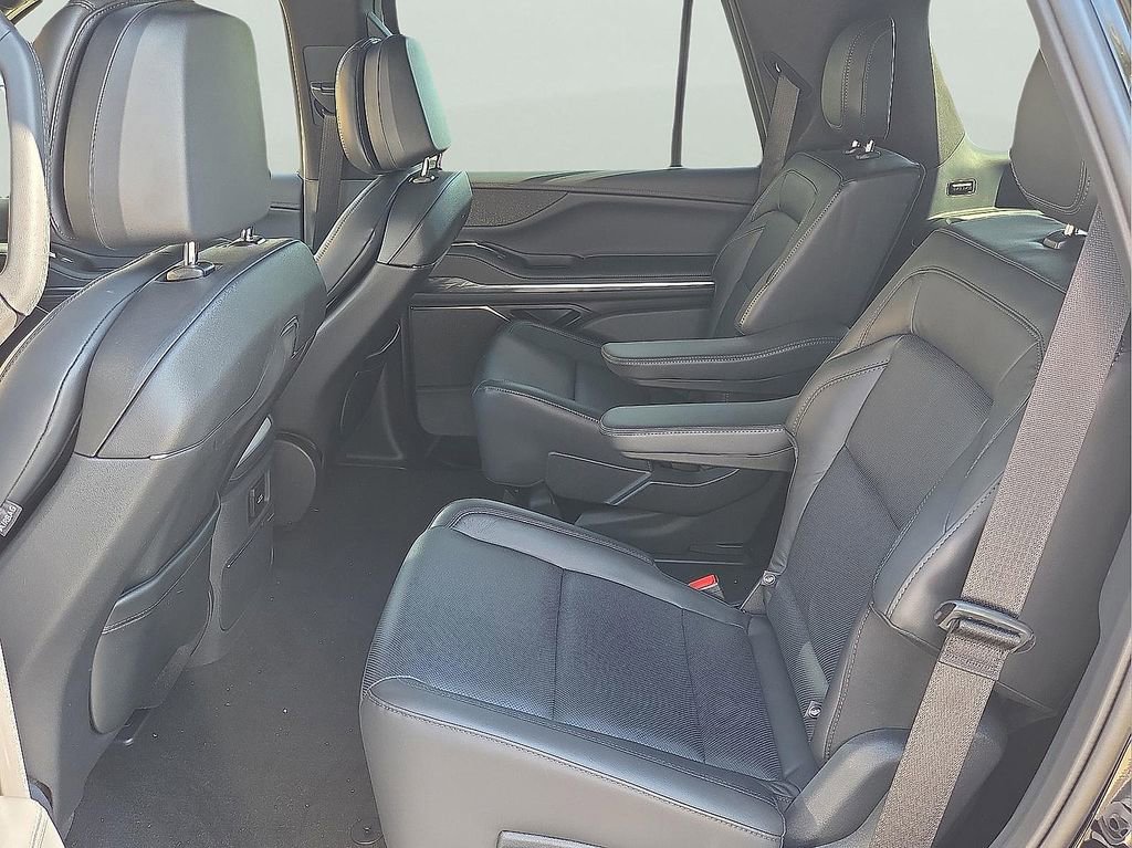 New 2025 Lincoln Navigator Reserve w/ Jet Appearance Package image 11