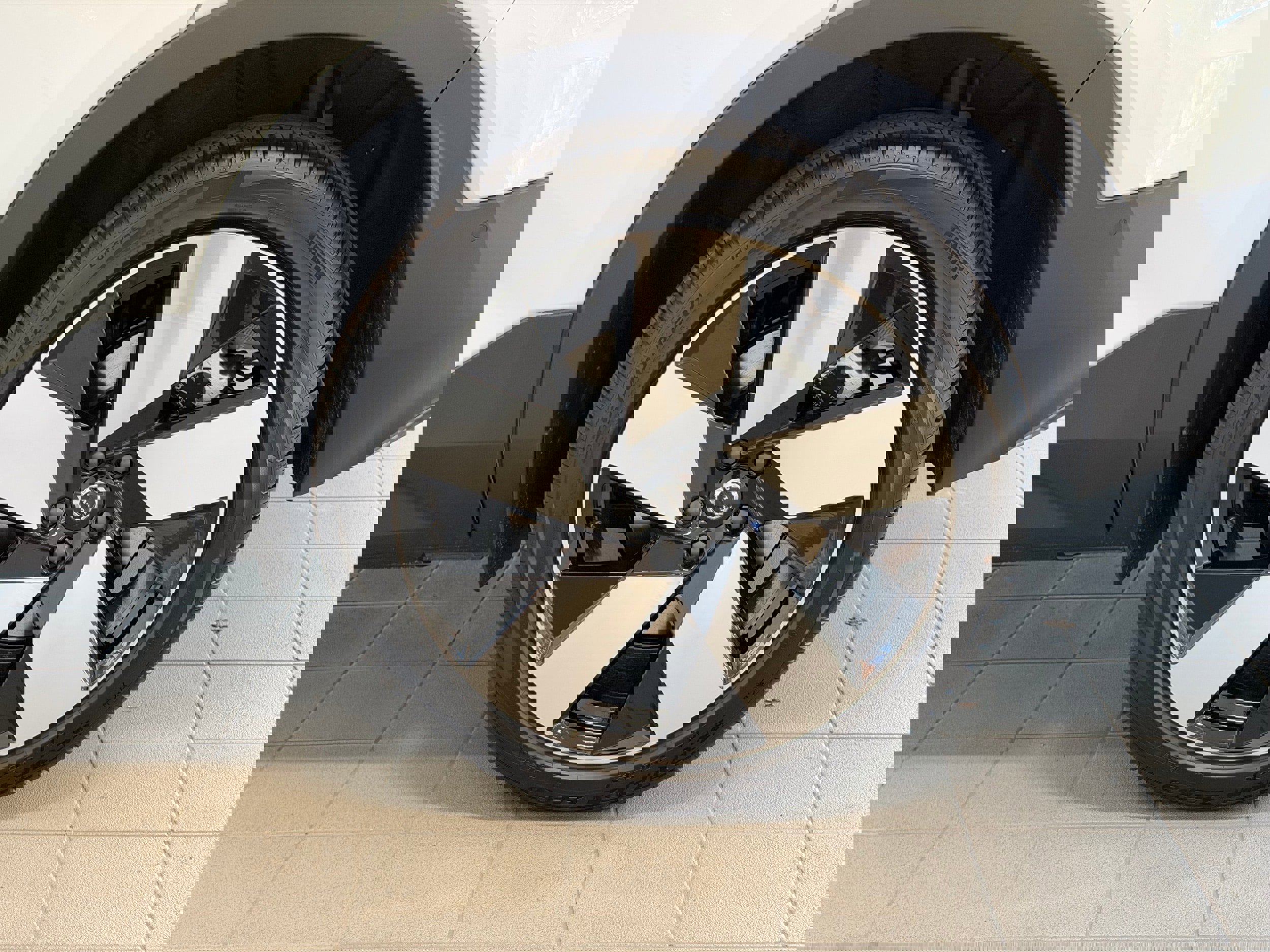 New 2026 Volvo EX40 Plus w/ Climate Package image 9