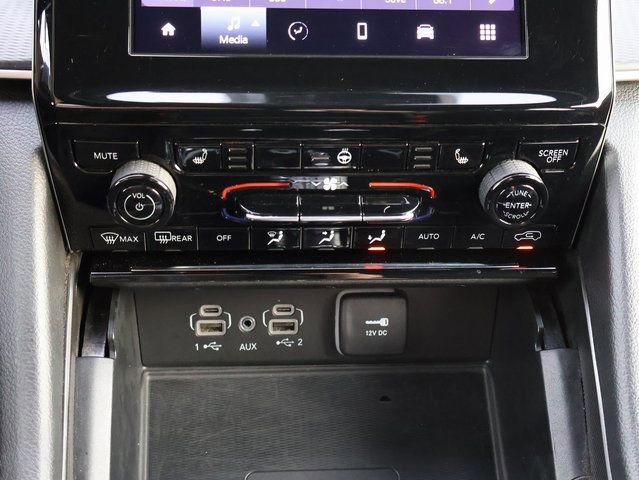 Used 2023 Jeep Grand Cherokee Altitude image 27