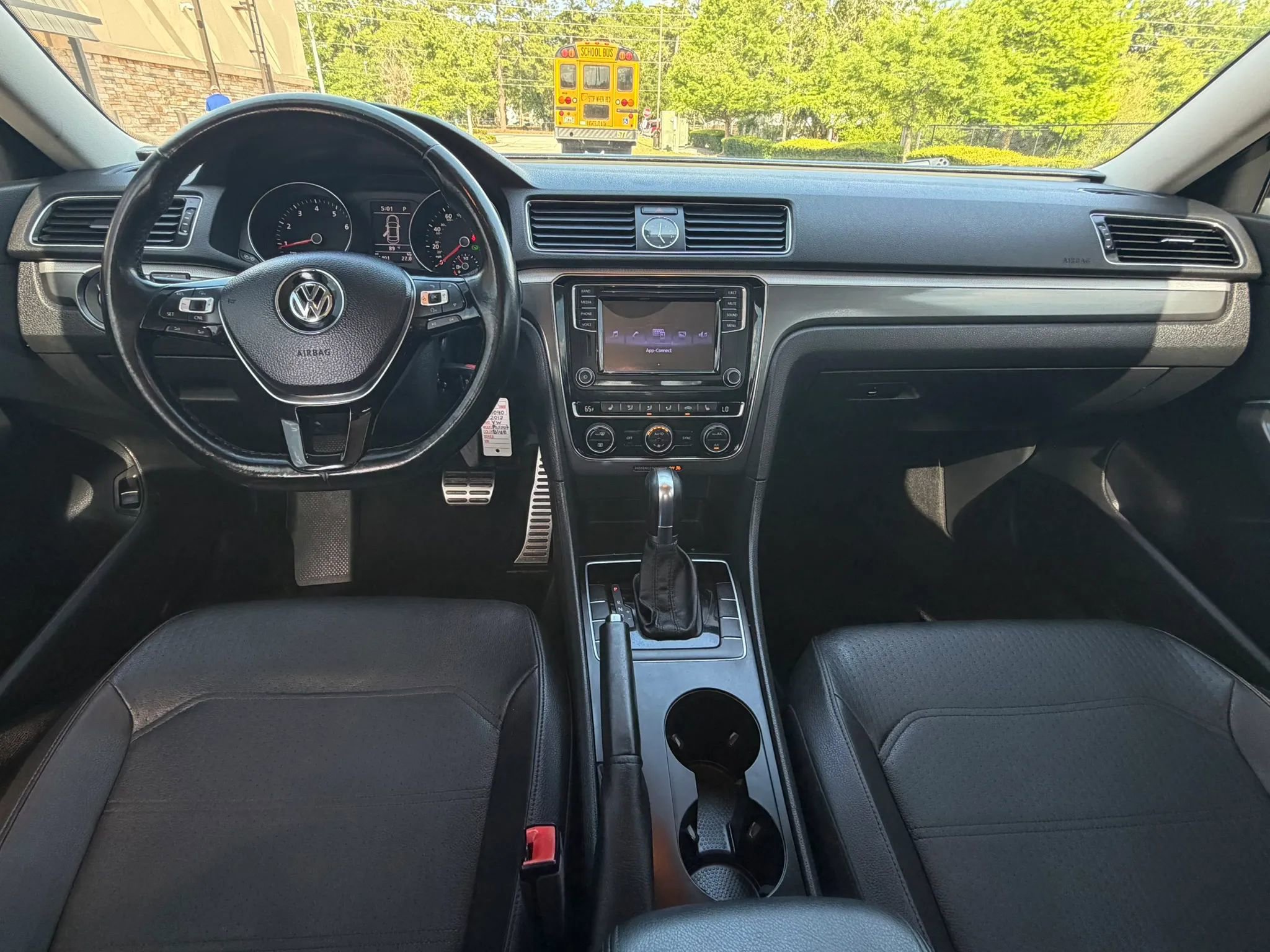 Used 2017 Volkswagen Passat 1.8T R-Line FWD image 10