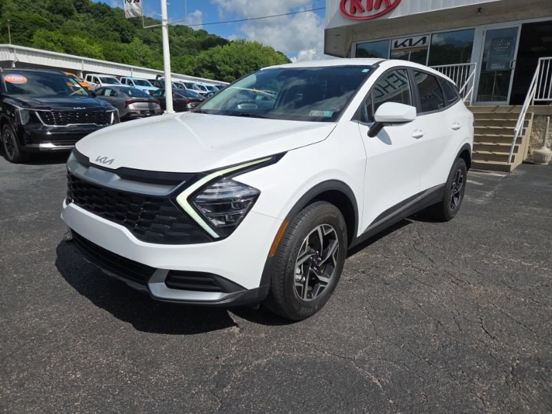 Used 2025 Kia Sportage LX AWD/4WD image 3