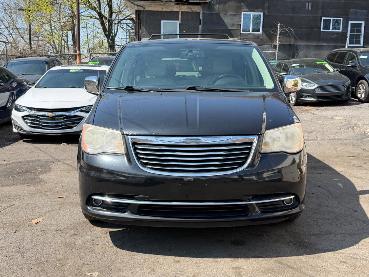 Used 2014 Chrysler Town & Country Touring-L w/ Driver Convenience Group image 11