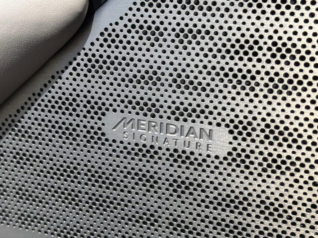 Used 2018 Land Rover Range Rover Velar R-Dynamic HSE image 27