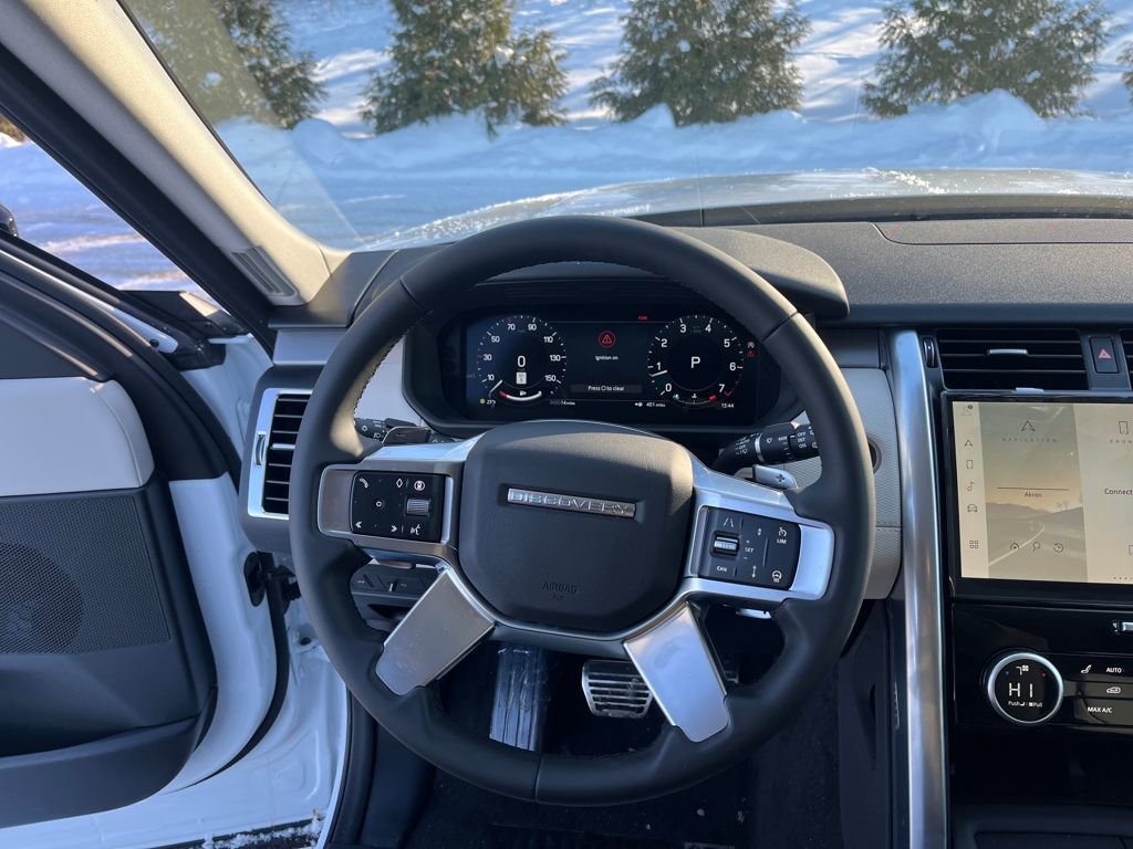 New 2026 Land Rover Discovery Dynamic SE image 13